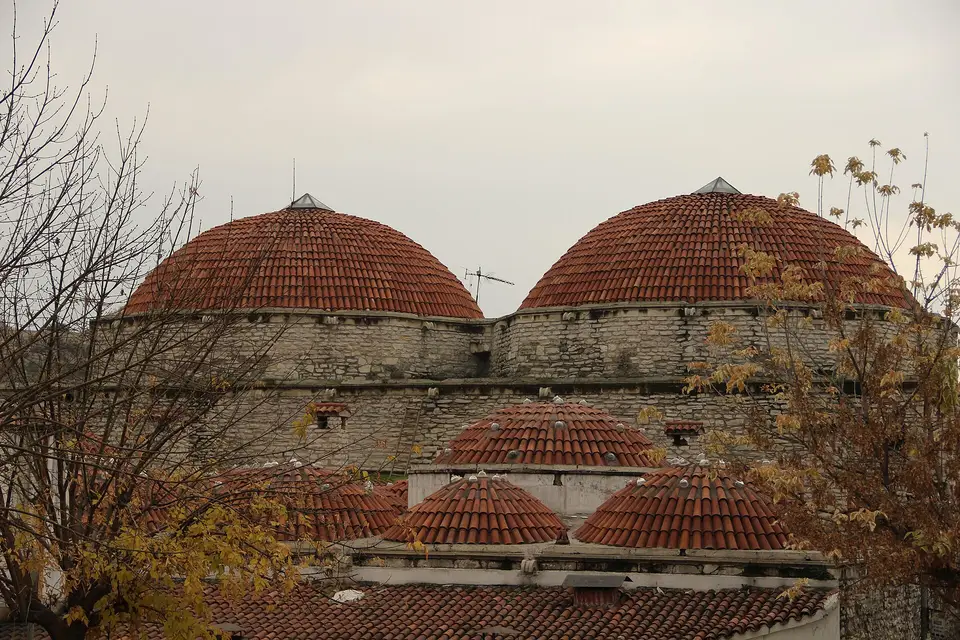 Safranbolu’da Cinci Hamamı’nın kiremit kaplı büyük ve küçük kubbeleri