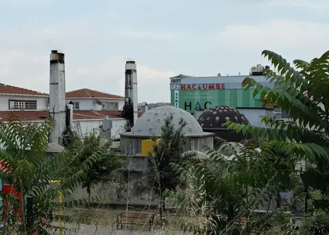 Mihrimah Sultan Hamamı’nın kubbeleri ve külhan bacaları, Edirnekapı