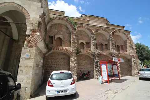 Sokullu Mehmet Paşa Hamamı’nın almaşık duvarlı gövdesi ve kubbe, Edirne