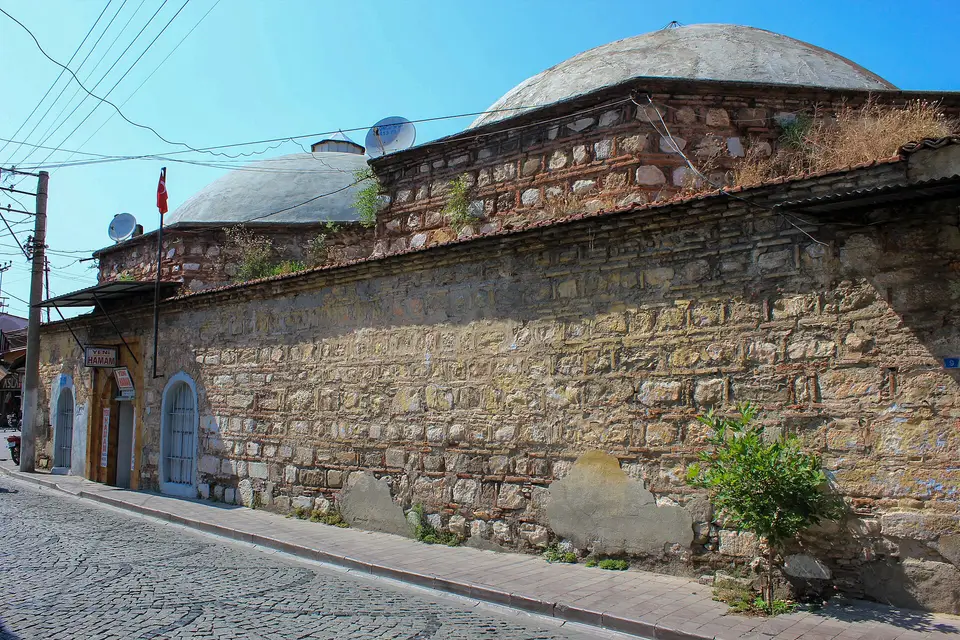 Yeni Gülruh Hamamı veya bilinen yaygın adıyla Yeni Hamam, Akhisar, Manisa